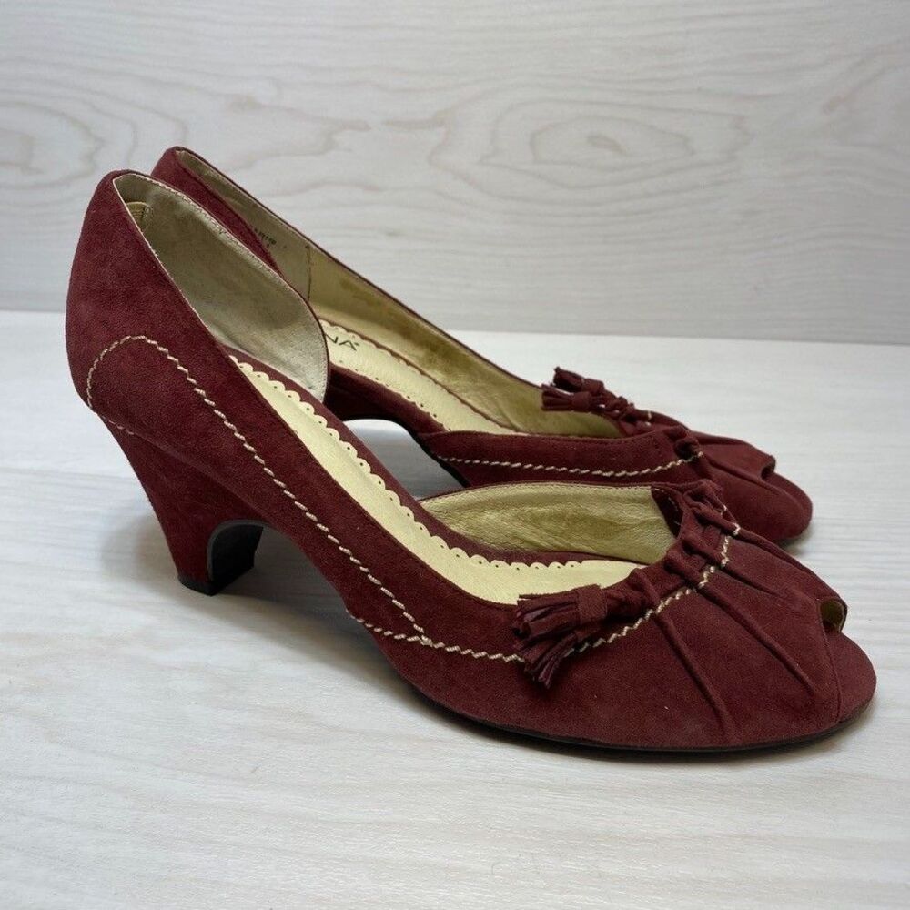 Perlina Womens Size 8.5M Pumps Burgundy Ruffle Peep Toe Heels Suede Tassel